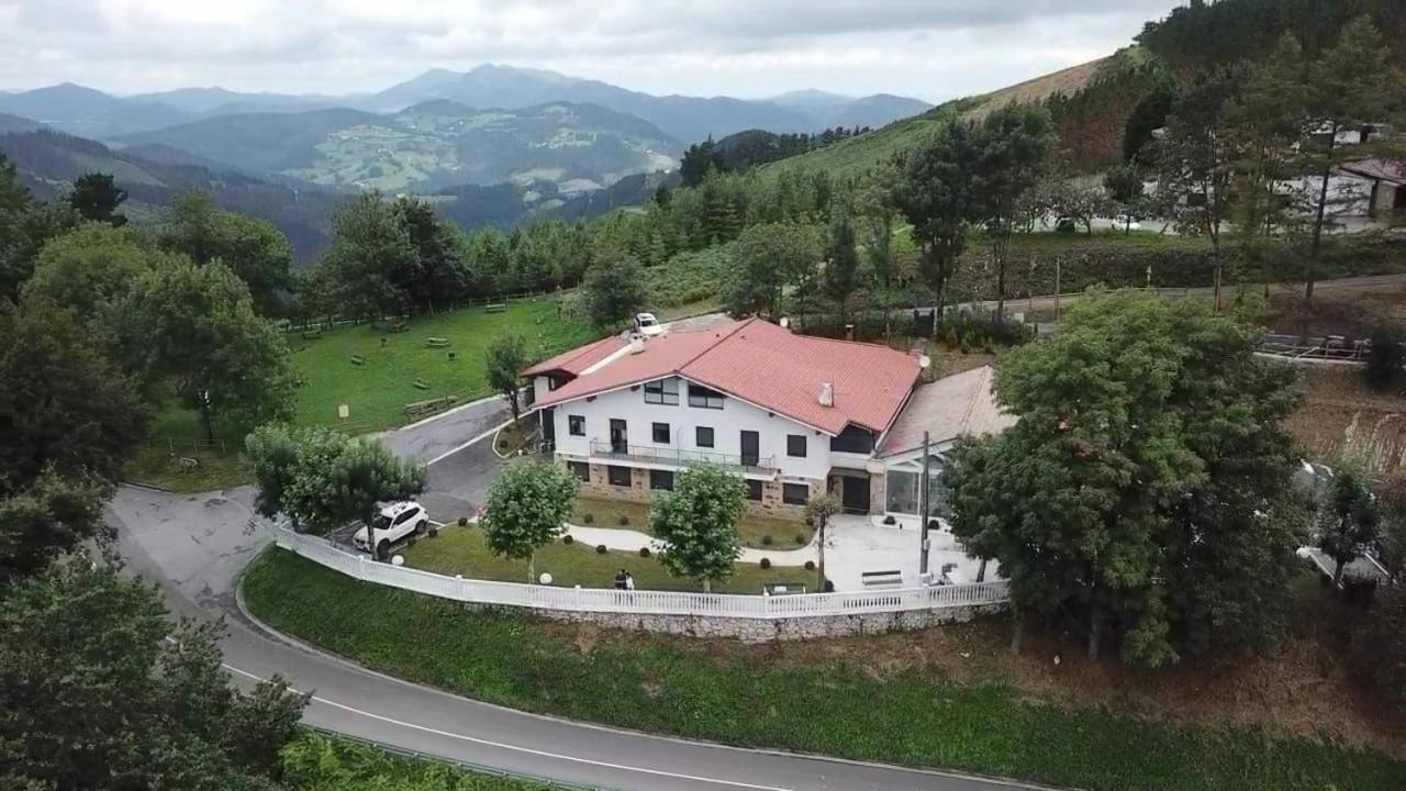 Ixua Hotela Эйбар Экстерьер фото